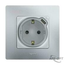 Изображения товара Розетка с заземлением с USB тип C - Legrand Etika - со шторками 16А 250В 1500мА 7,5Вт безвинтовые зажимы - алюминий | 672488 | Legrand